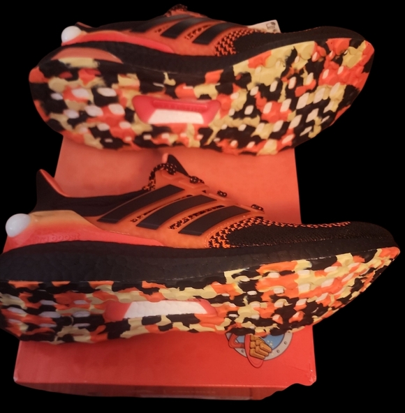Unisex Adidas UltraBoost Black and Orange Fortnite  Sneakers. Size 10/11 - Picture 6 of 9